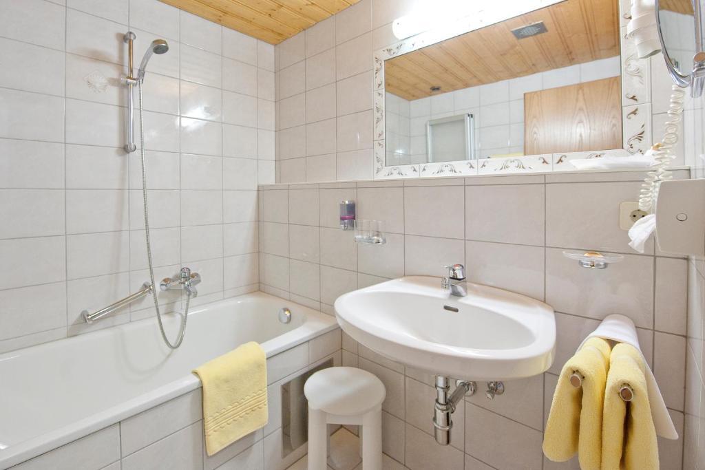 Hotel Jagdhof Bed & Breakfast 오베르구르글 객실 사진