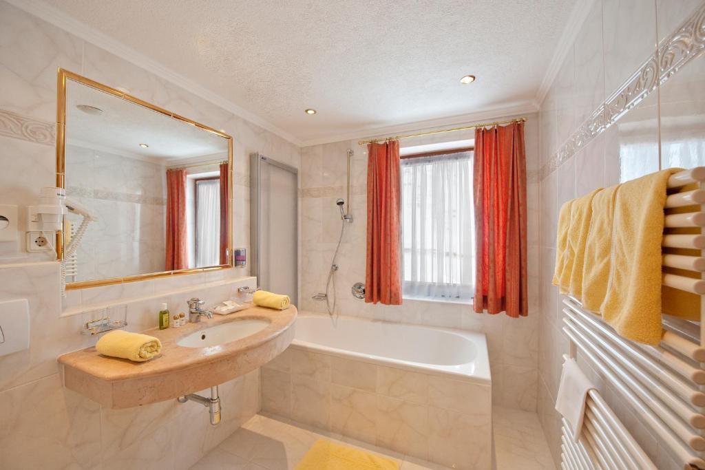Hotel Jagdhof Bed & Breakfast 오베르구르글 객실 사진